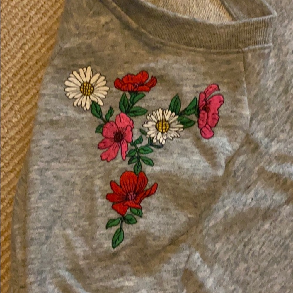 Levi’s floral embroidered pullover sz M